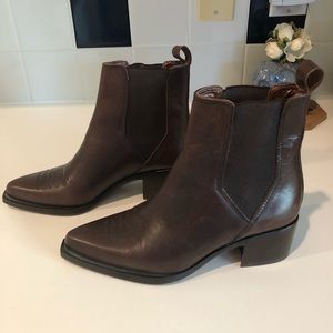 Western/ cowboy Chelsea boots. Andre Assous